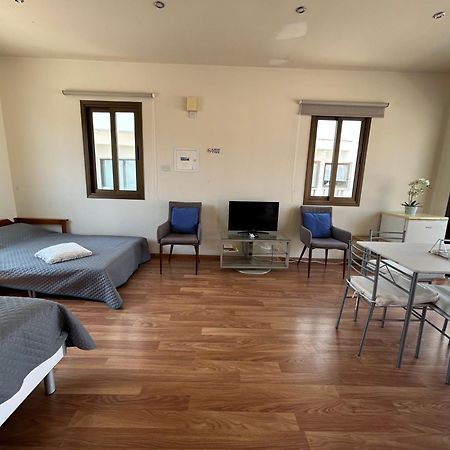 Extremely Comfy Apt With Spacious Private Terrace 10Min Walk To The Beach & In Town Larnaca Exterior photo