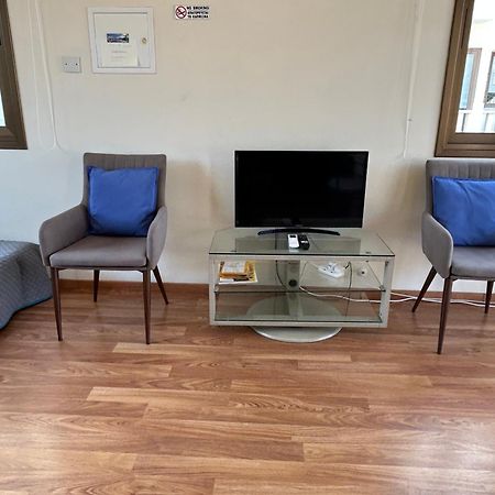 Extremely Comfy Apt With Spacious Private Terrace 10Min Walk To The Beach & In Town Larnaca Exterior photo