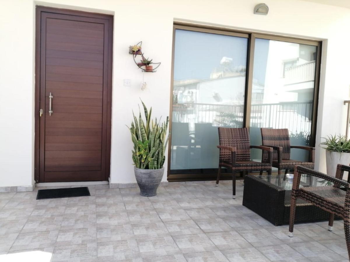 Extremely Comfy Apt With Spacious Private Terrace 10Min Walk To The Beach & In Town Larnaca Exterior photo