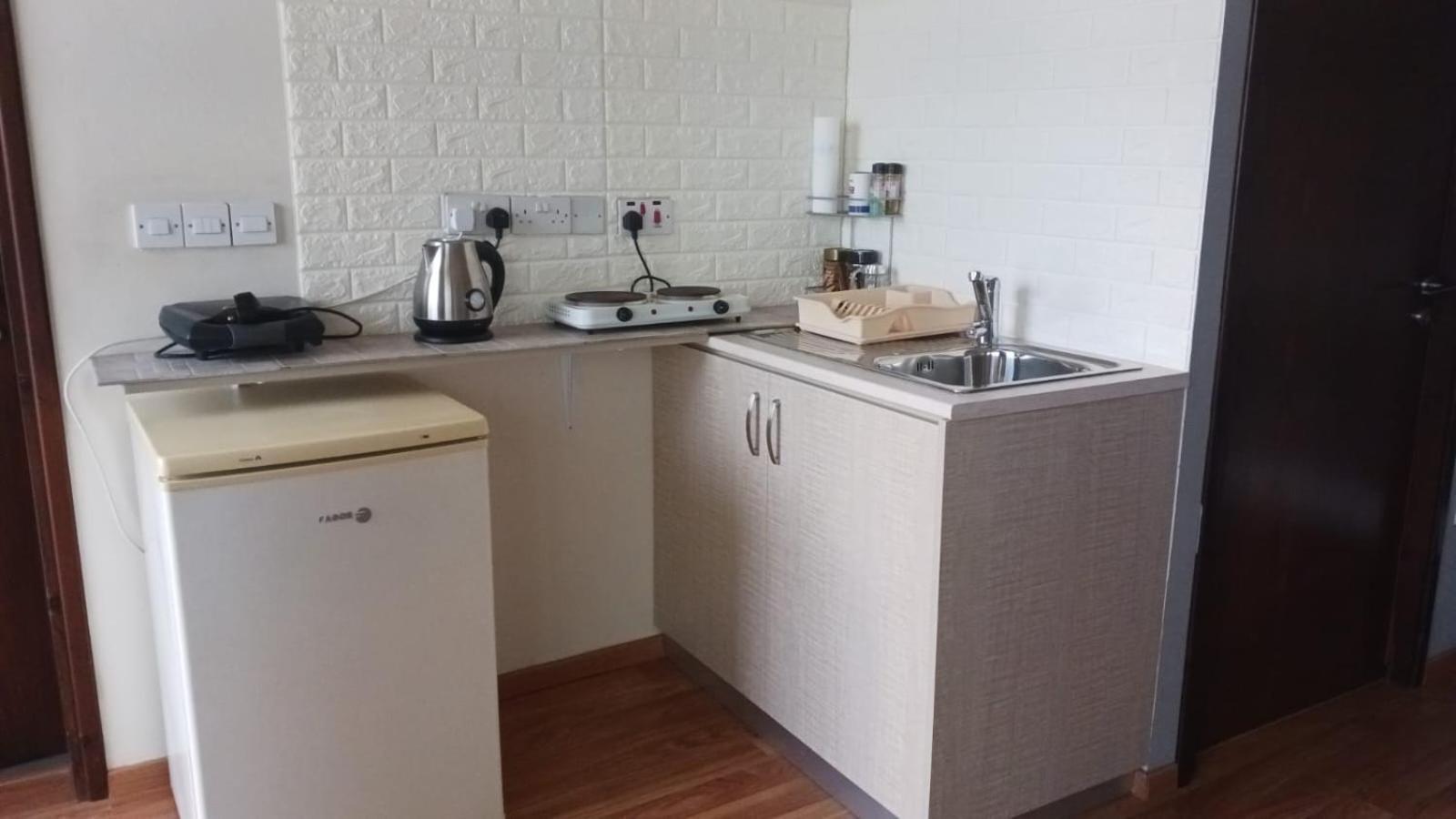 Extremely Comfy Apt With Spacious Private Terrace 10Min Walk To The Beach & In Town Larnaca Exterior photo