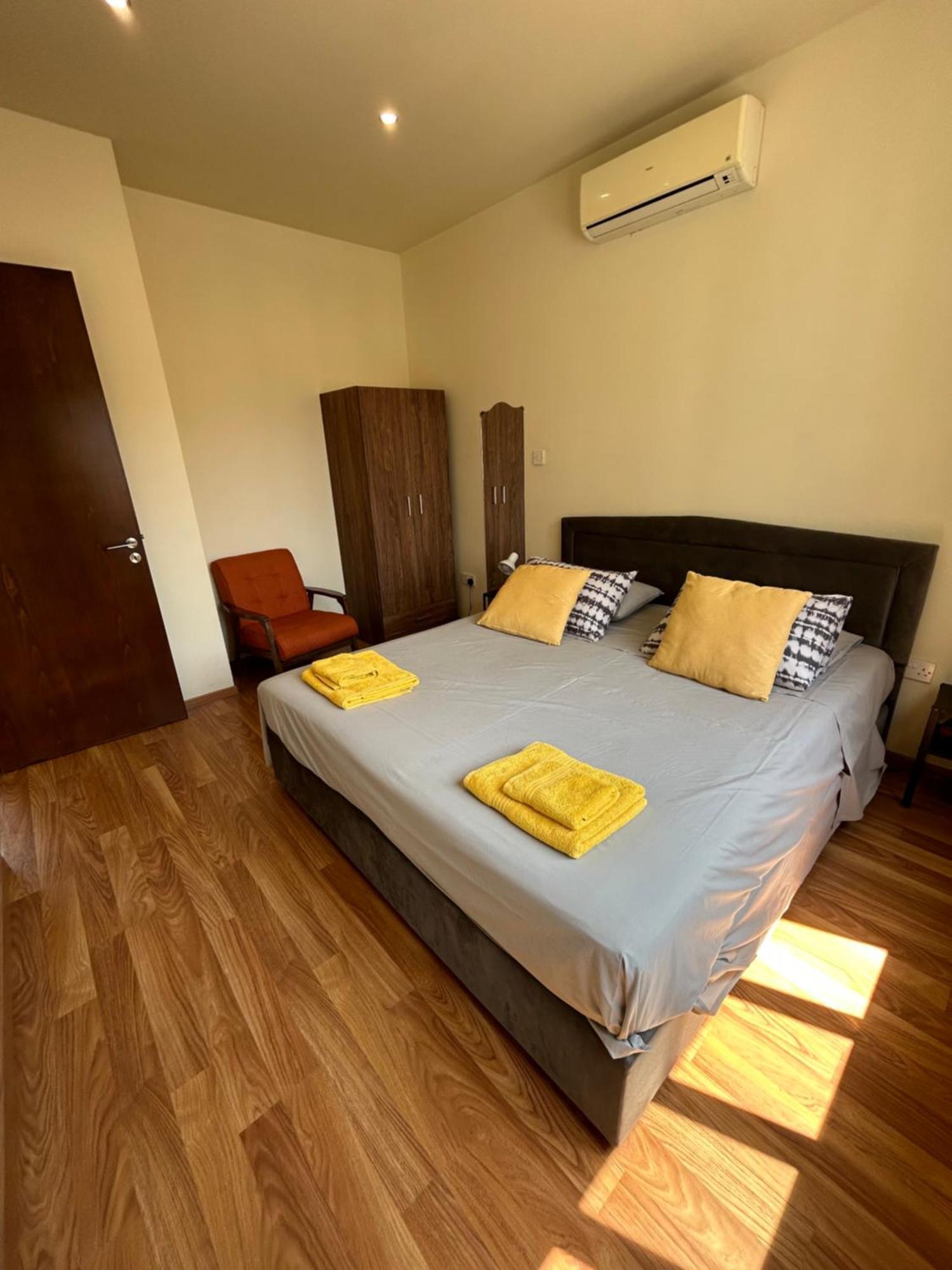 Extremely Comfy Apt With Spacious Private Terrace 10Min Walk To The Beach & In Town Larnaca Exterior photo