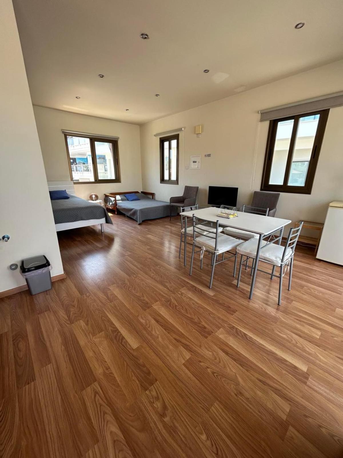 Extremely Comfy Apt With Spacious Private Terrace 10Min Walk To The Beach & In Town Larnaca Exterior photo
